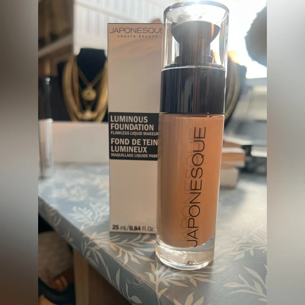 Japonesque Luminous Foundation Flawless Liquid Makeup Shade 05 Full size